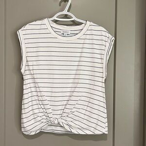 Evereve Women’s Shirt with Tie Front and Relaxed Style